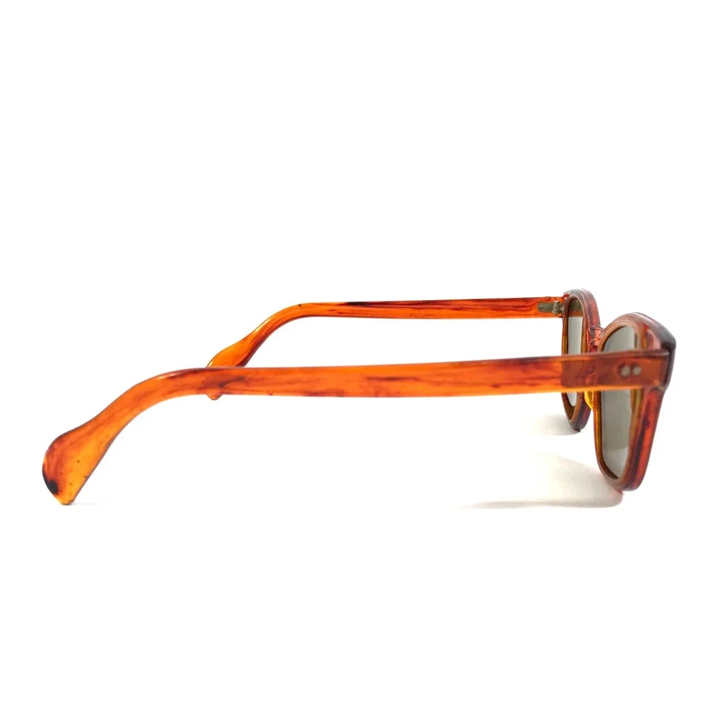 Vintage Sunglasses Clear Reddish Brown Cat Eye Frames w/ Brown Lenses 45-19-125